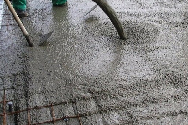 روان کننده بتن و کاهنده آب زودگیر بتن بر پایه لیگنوسولفونات اصلاح شده STRUPLAST A322